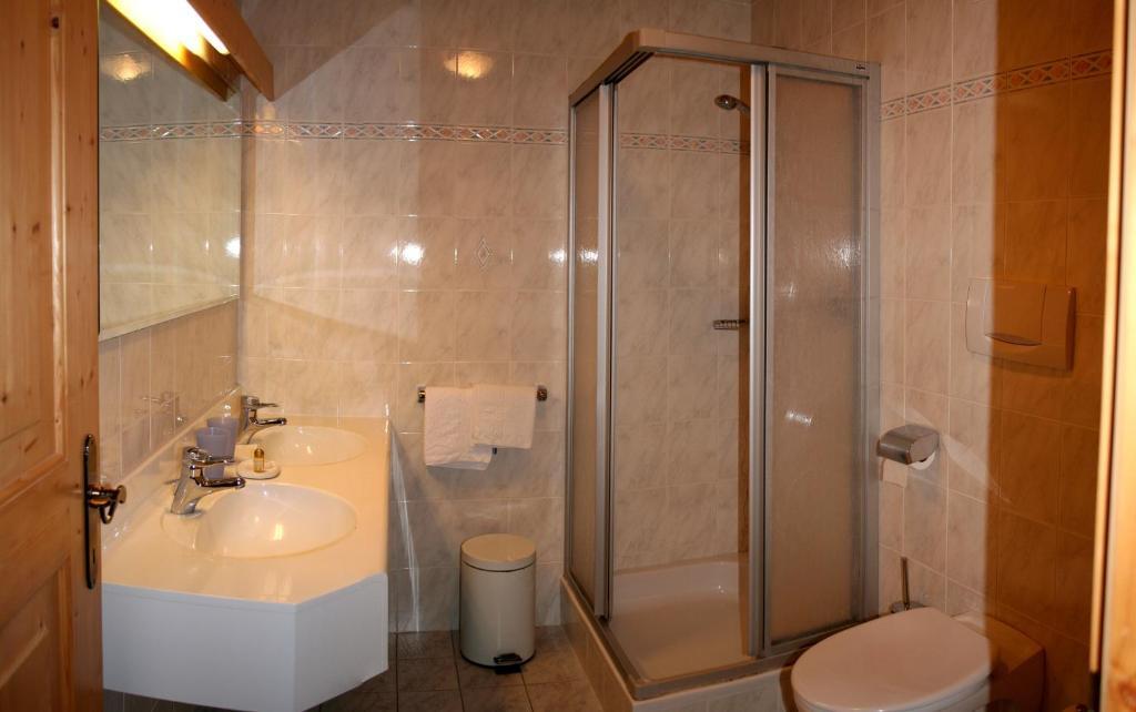 Hotel Pine Tires Pokoj fotografie